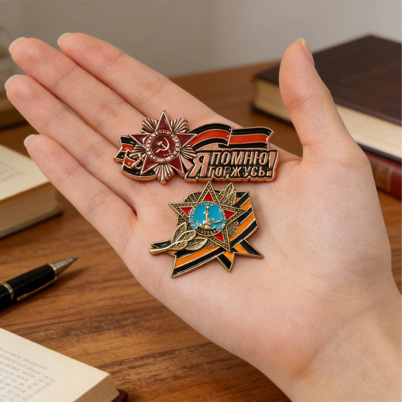 Women Fashion History - Broche de esmalte patriótico con bandera