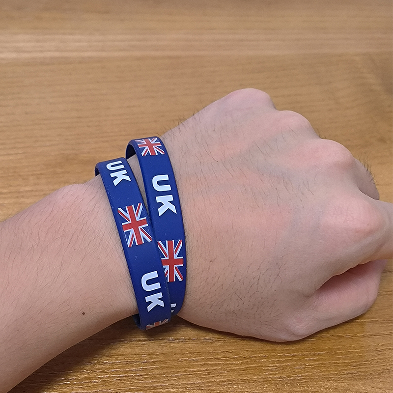 Pulsera de silicona con bander - Women Fashion Uk reseña y precio